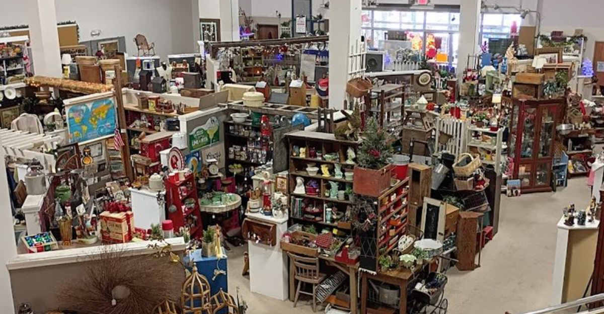 10 Enormous Thrift Stores In Nebraska That Take Nearly All Day To Browse - Decor Hint