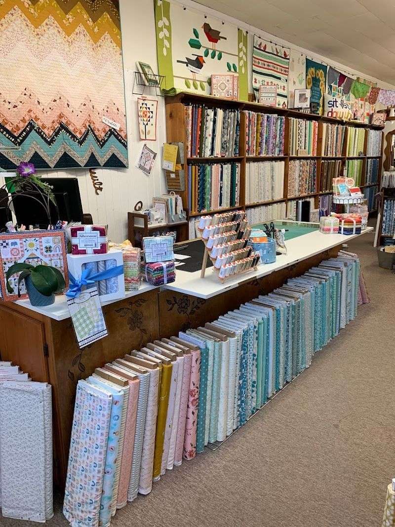 10 Fabric Shops In Southern California Every Quilter Should Visit First - Decor Hint Quilt Emporium