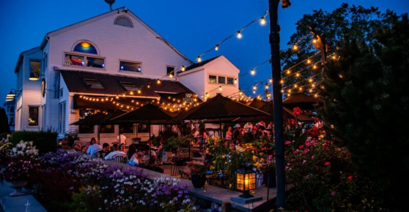 10 Romantic Coastal Restaurants In Mystic, Connecticut That Will Steal Your Heart