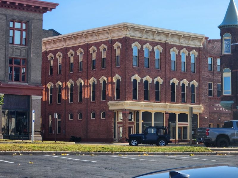 10 Wisconsin Towns Offering A Slower Pace And A Retirement Budget That Works - Decor Hint Marinette