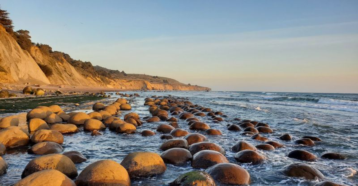 15 California Hidden Beaches That Feel Calmer Than The Famous Ones - Decor Hint