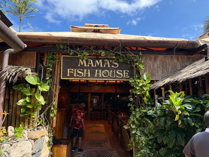 11 Elegant Hawaii Restaurants Worth Planning A Special Dinner Around - Decor Hint Mama's Fish House