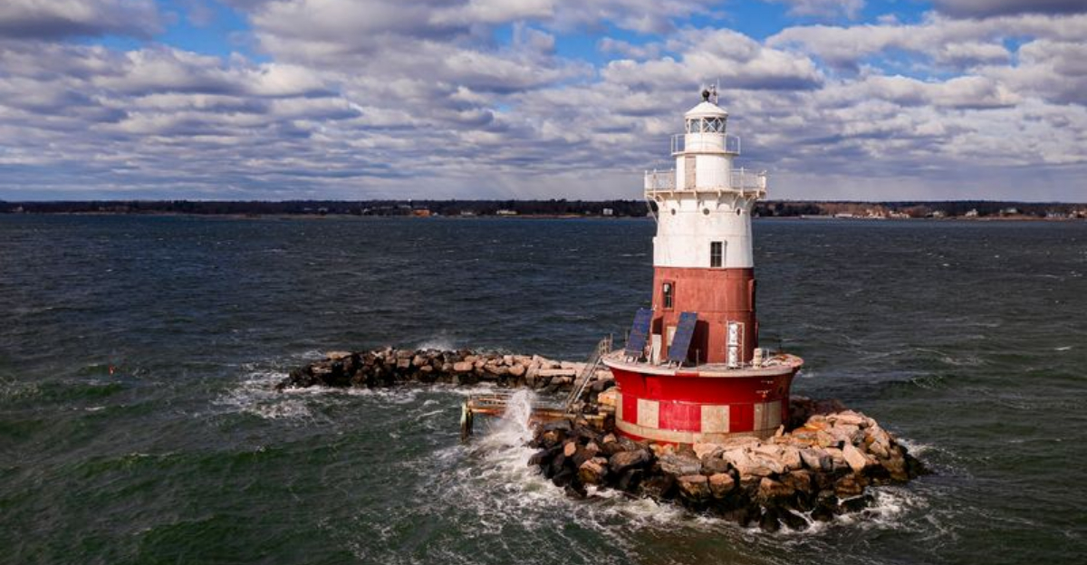 8 Enchanting Connecticut Lighthouses That Feel Like Theyre Straight Out Of A Storybook - Decor Hint