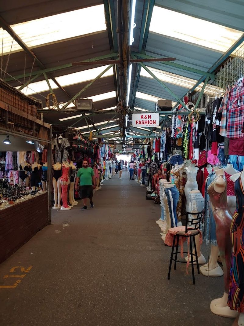 This Huge Florida Flea Market Is Packed With Bargains, Food, And Surprises - Decor Hint Bargain Hunting At Its Absolute Best