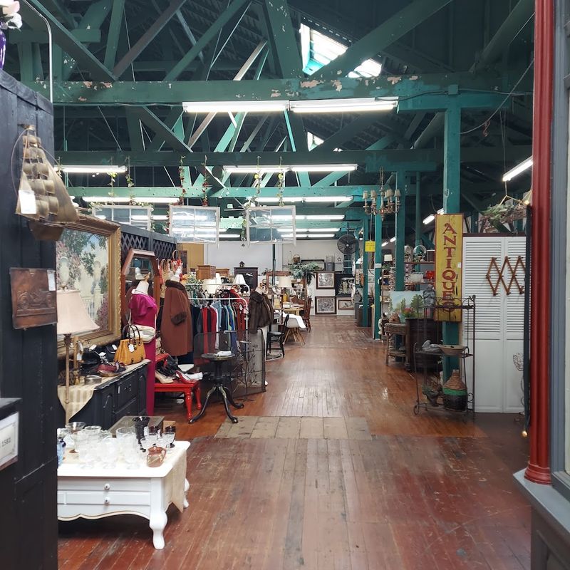 King Richard's Antique Center, Whittier