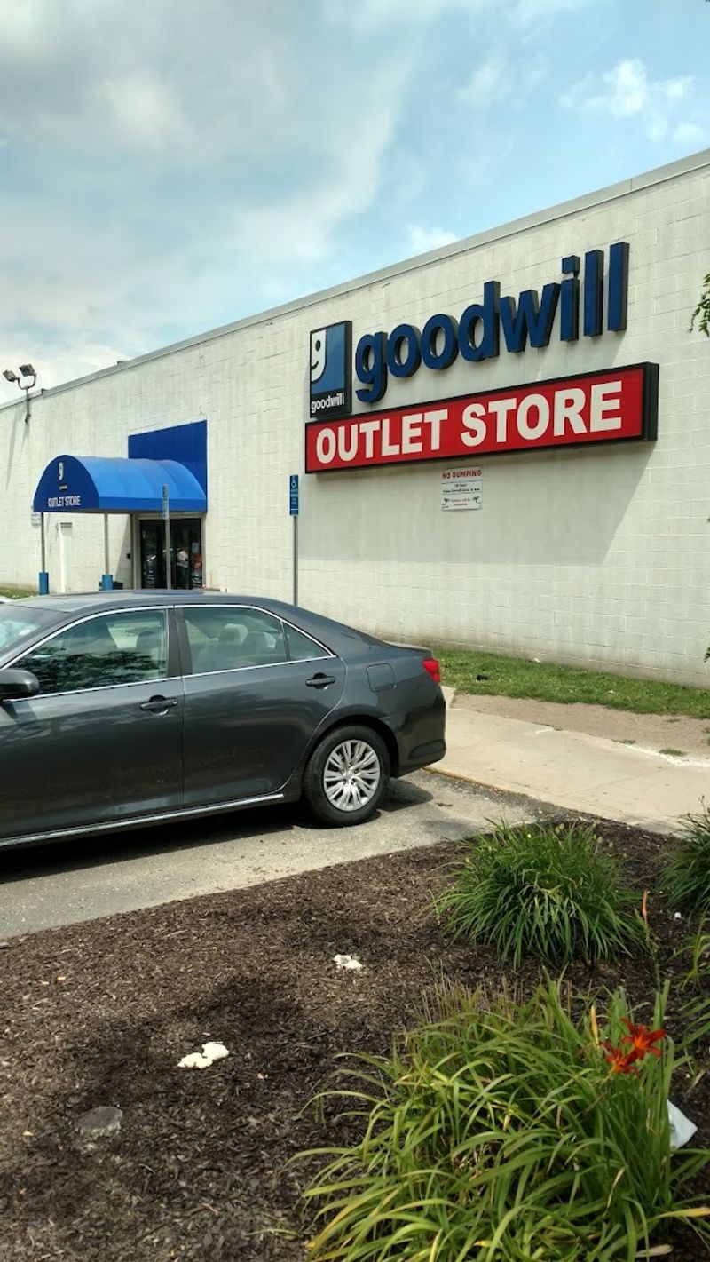 Goodwill Outlet, Hamden