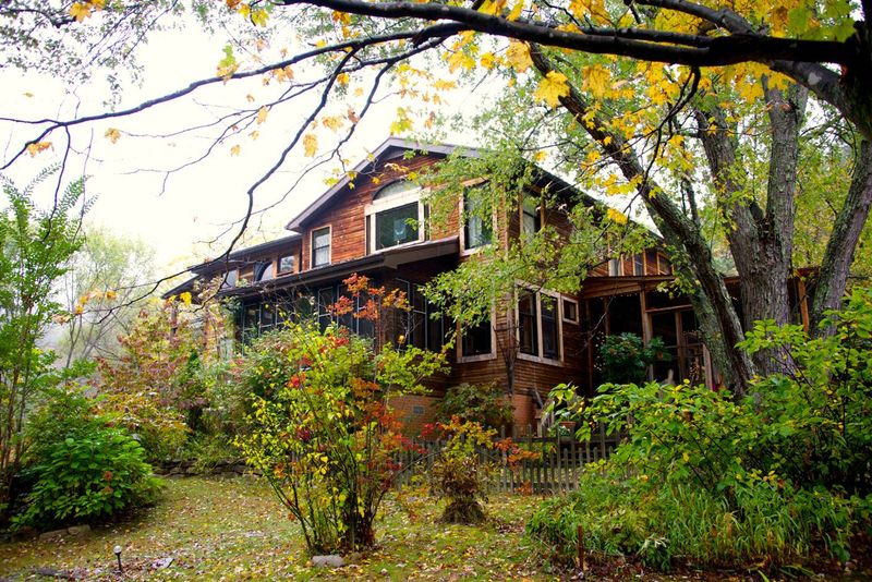 Rustic Cabins With Charm That Big Hotels Cannot Replicate