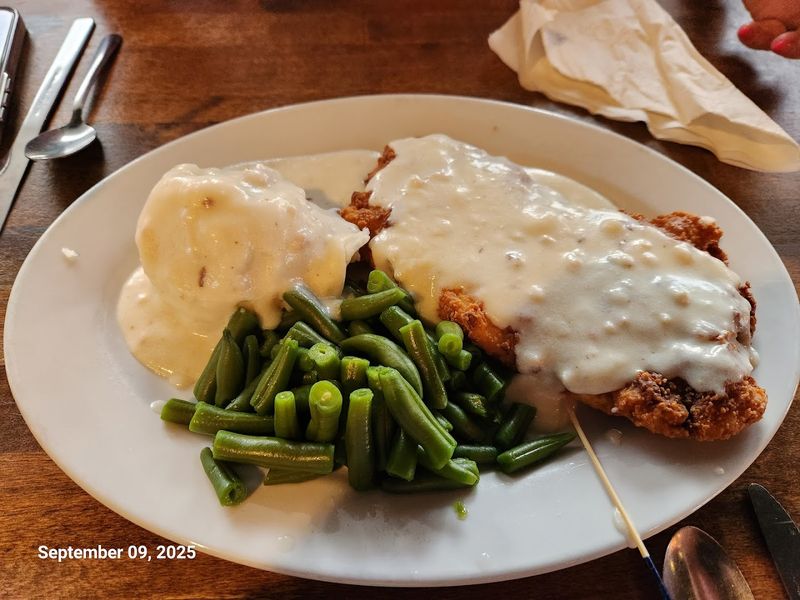 Lunch and Dinner Comfort Food Worth Staying for All Day