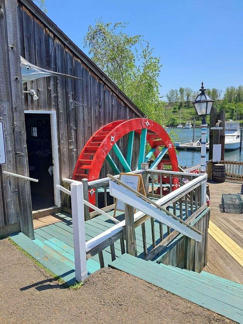 This Connecticut Seaport Is Famous For Lobster Rolls That Taste Like Summer On The Harbor - Decor Hint More To See Around The Seaport