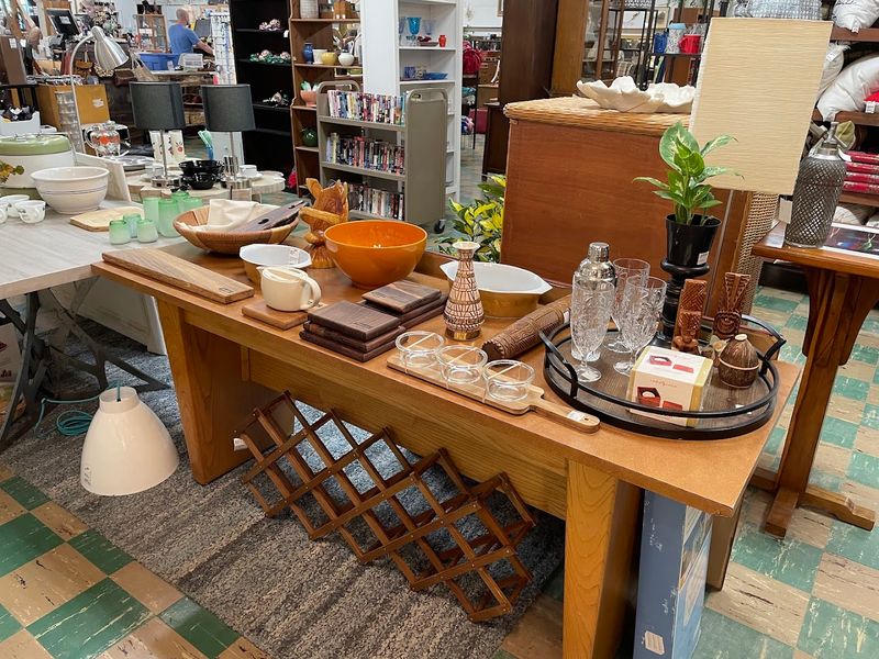 This Oregon Thrift Store Feels Like A Treasure Hunt Through Time - Decor Hint The Collectibles Section That Keeps Shoppers Exploring