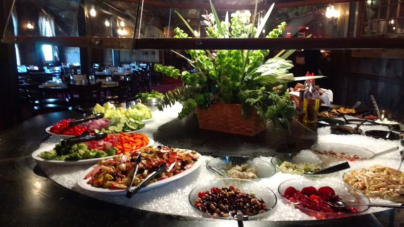 The Salad Bar That Locals Still Talk About