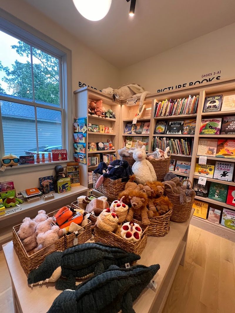 This Enormous Bookstore In Connecticut Is Every Book Lover's Paradise - Decor Hint The Children's Room Is Worth A Peek