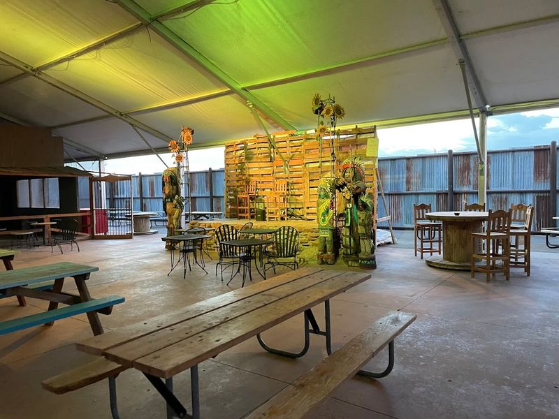 This Texas Eatery Became Famous For Its Truly Enormous Platters - Decor Hint Entertainment Beyond The Plate