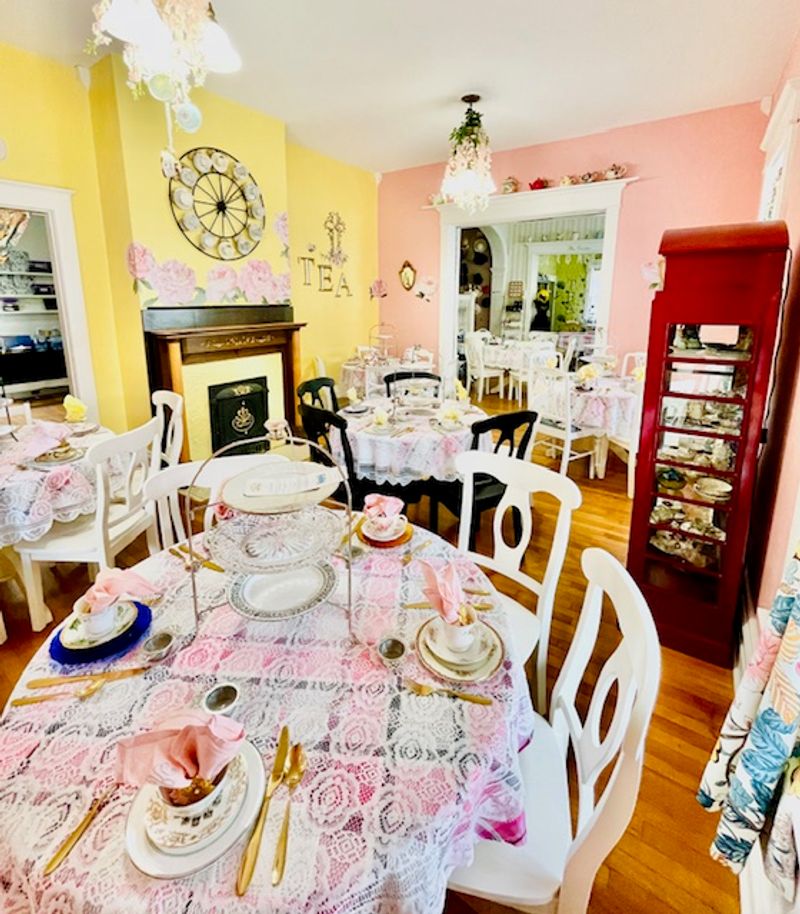 The Vintage Interior That Feels Like A Time Machine