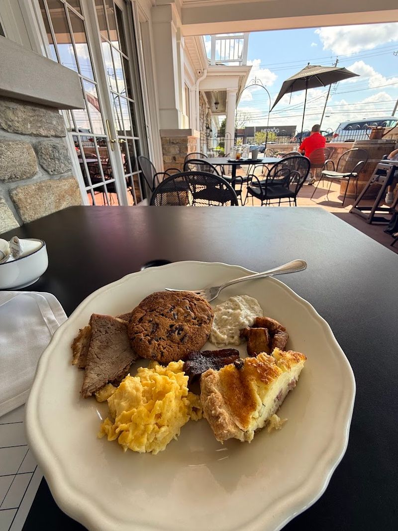 This Kentucky Breakfast Spot Feels Like Pure Comfort From The First Bite - Decor Hint Breakfast That Hits Different
