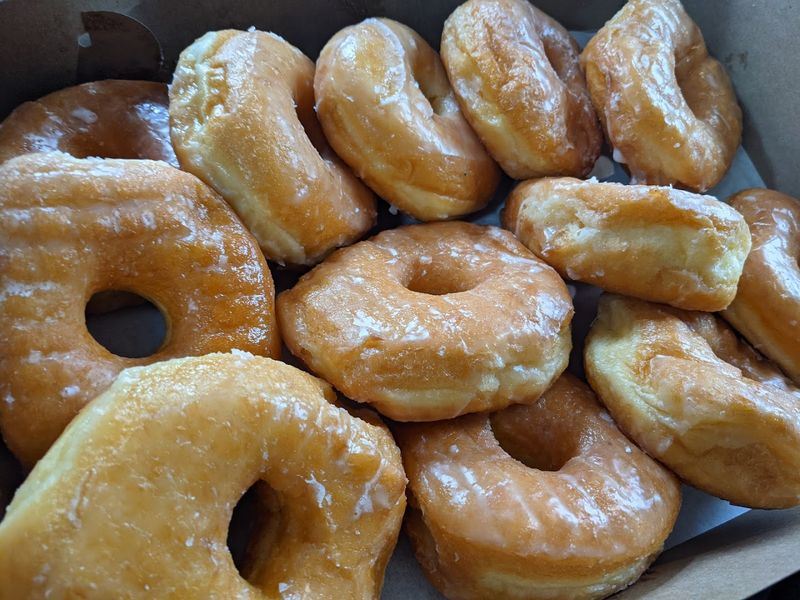 This Simple Missouri Bakeshop Proves Great Donuts Do Not Need Fancy Packaging - Decor Hint The Glazed Donut That Keeps Regulars Coming Back