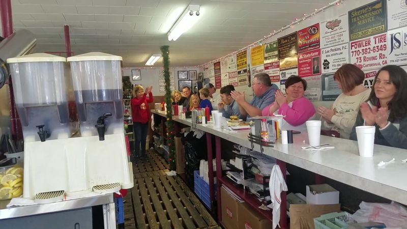 This Charming Georgia Eatery Serves Breakfast The Way It Used To Be - Decor Hint Counter Seating That Feels Like A Warm Hug