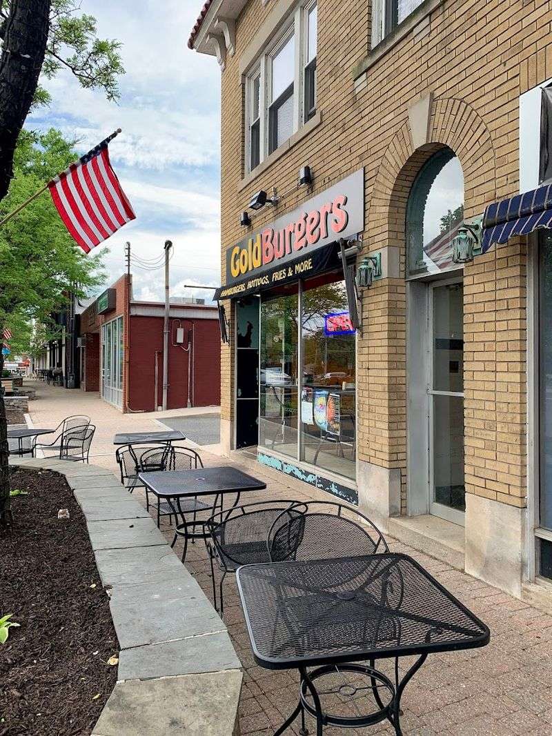 The Burgers At This Tiny Connecticut Spot Are So Good You'll Crave Them All Week - Decor Hint Tips For Planning Your First Visit