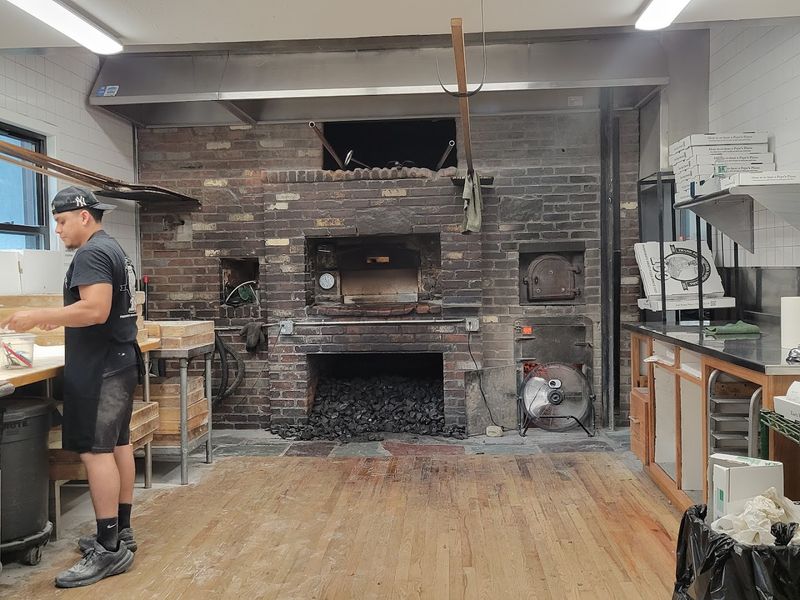 This Connecticut Restaurant Serves White Clam Pizza People Cannot Stop Talking About - Decor Hint The Coal-Fired Oven That Changes Everything