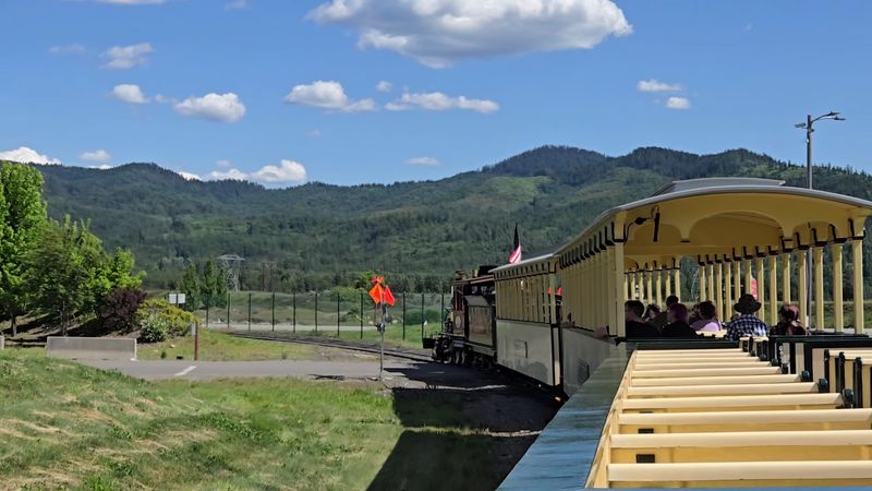 This Slow Train Ride In Idaho Might Be The Most Relaxing Way To See The State - Decor Hint Historic Steam-Train Energy In North Idaho