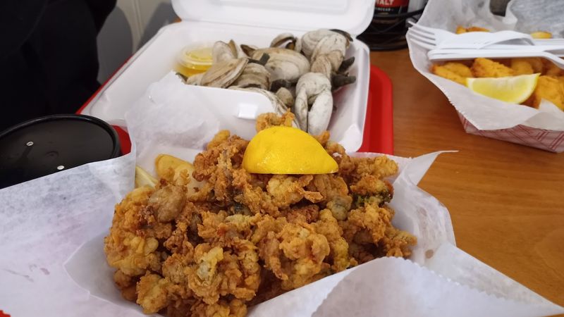 The Legendary Connecticut Seafood Spot That Locals Swear Serves The Best Fish And Chips In The State - Decor Hint That Golden Crunch Locals Love