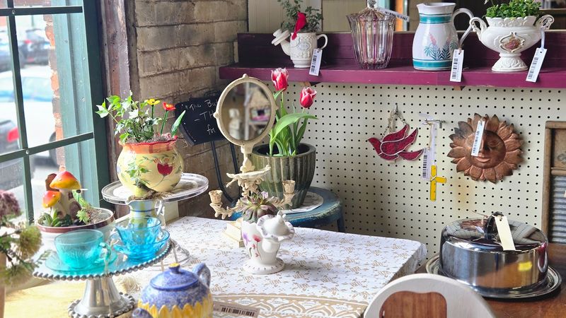 Vintage Décor, Collectibles, Gifts, And More