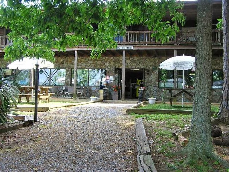 Casual Lakeside Dining And Snacks At The Marina Restaurant