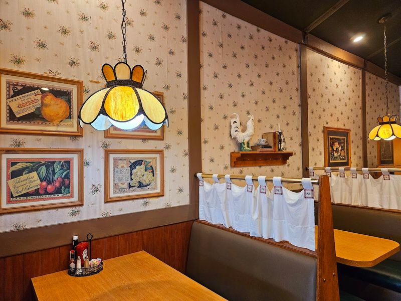 Cozy Retro Atmosphere Inside The Dining Room