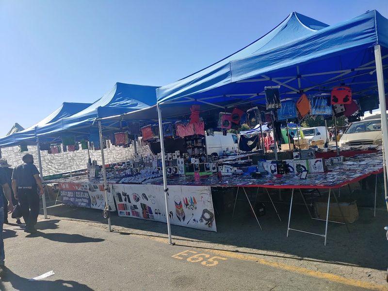 The Massive Flea Market In California That Locals Keep Raving About - Decor Hint Easy To Reach From Major Freeways