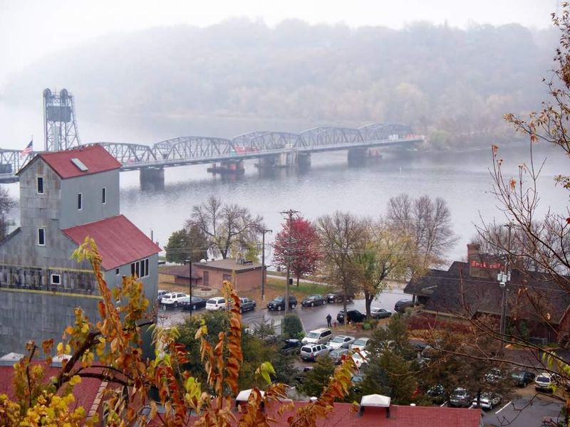 These 10 Scenic Minnesota Getaways Cost Less Than A Fancy Dinner - Decor Hint Stillwater Historic Downtown