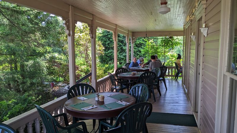 River's Edge Cafe Bed & Breakfast