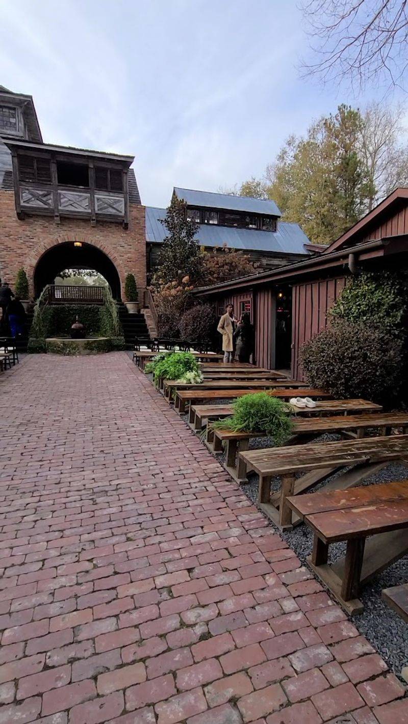The Stunning Stairway And Fountain Ceremony Space