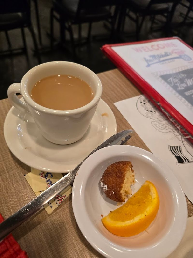 This Cozy Illinois Diner Still Serves Breakfast The Old-Fashioned Way - Decor Hint The Fresh Juice And Homemade Bread People Remember Most