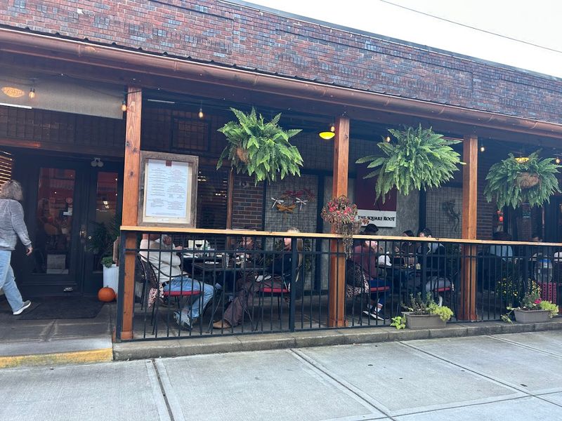 Hidden-Alley Dining In The Heart Of Waterfall Country