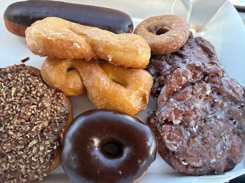 This Simple Missouri Bakeshop Proves Great Donuts Do Not Need Fancy Packaging - Decor Hint Blueberry Cake Donuts That Deserve More Attention