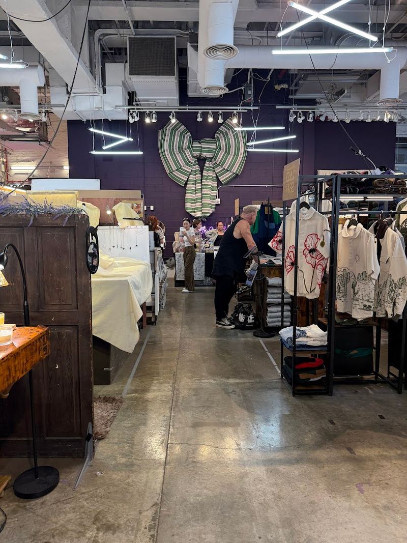 This Busy New York Indoor Flea Market Is Perfect For Weekend Exploring - Decor Hint Vintage Clothing With Real Character