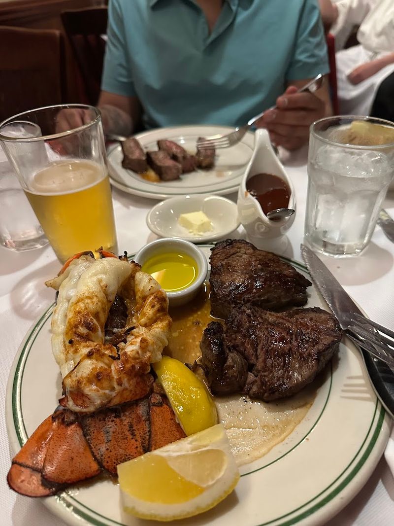 The Filet Mignon At This Old-Fashioned Connecticut Steakhouse Is Made With The Kind Of Precision That Makes Every Bite Worth Savoring - Decor Hint Both Components At Their Individual Best