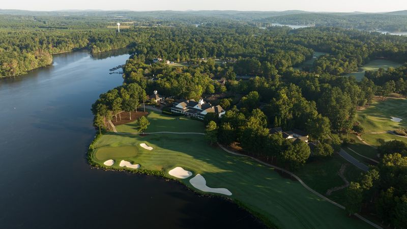 Private Club Scenery In New London