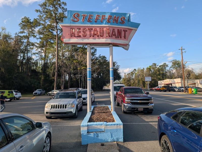 The Legendary Pecan Pie Worth Every Mile