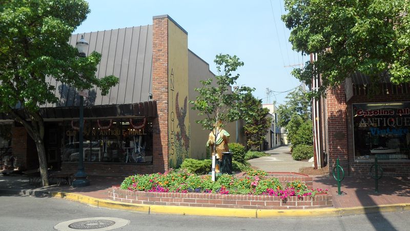 These 10 Charming Oregon Towns Are Almost Too Pretty To Be Real - Decor Hint Grants Pass