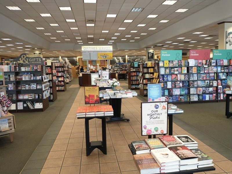 Barnes & Noble Bakersfield