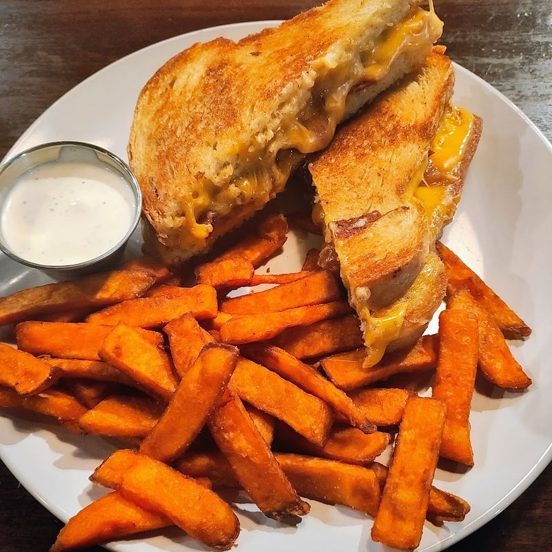 This Nebraska Fish And Chips Spot Is Turning A Simple Meal Into A Destination - Decor Hint Chips Worth Talking About