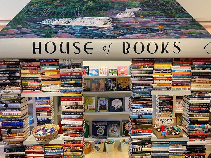 This Enormous Bookstore In Connecticut Is Every Book Lover's Paradise - Decor Hint Why This Bookshop Feels Like A Community Favorite