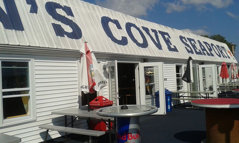 This Connecticut Seaport Is Famous For Lobster Rolls That Taste Like Summer On The Harbor - Decor Hint A Colorful Stop On The Bridgeport Waterfront