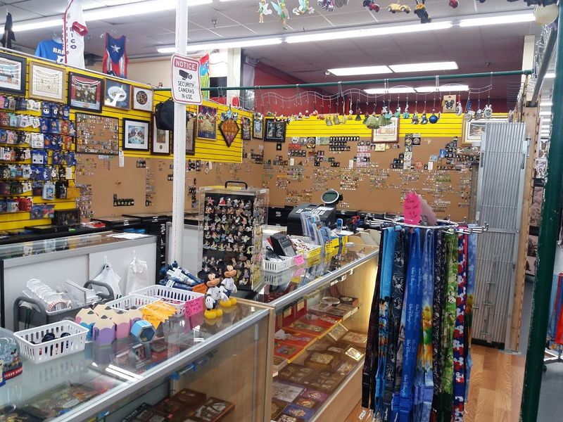 This Huge Florida Market Is Perfect For Shoppers Who Love Great Deals - Decor Hint Souvenirs Without The Tourist Markup