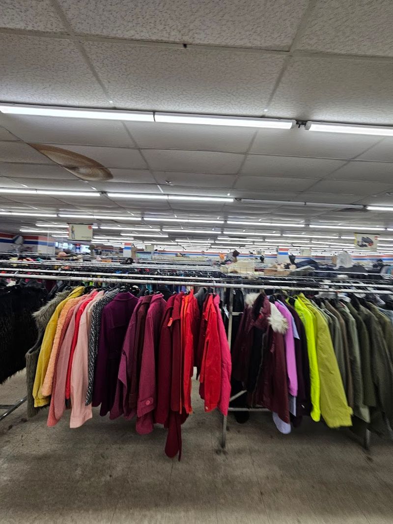These 10 New York Thrift Stores Are Built For Serious Deal Hunters - Decor Hint The Salvation Army Thrift Store, Jerome Avenue