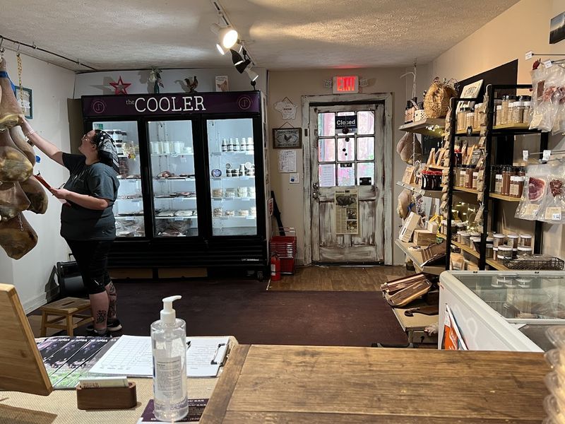 These 15 Georgia Groceries Bring Back The Golden Age Of Quality Meat - Decor Hint Jensen Reserve