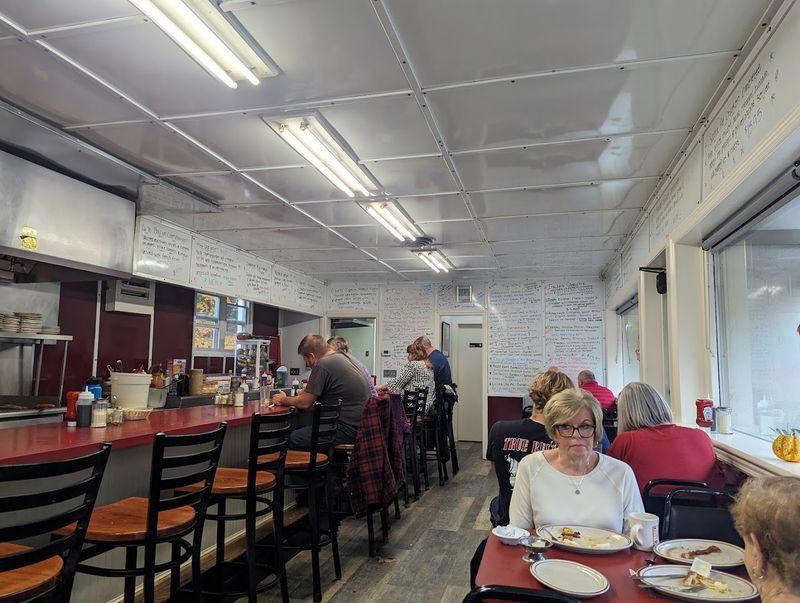 11 No-Frills Breakfast Spots In Connecticut That Are Absolutely Worth The Drive - Decor Hint The Laurel Diner, Southbury