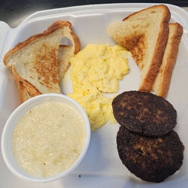 This Charming Georgia Eatery Serves Breakfast The Way It Used To Be - Decor Hint Sausage That Keeps Regulars Coming Back Weekly
