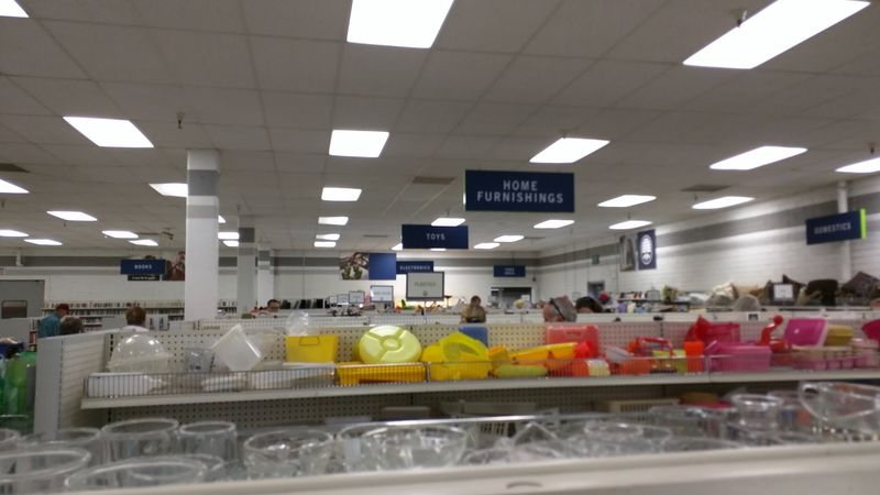 Vintage Kitchenware And Dish Sets Worth Collecting